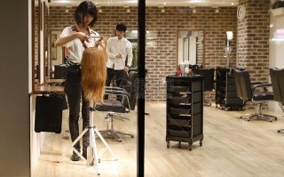 短视频剪辑学徒助理 目前社会的美发行业助理一天是怎么度过的